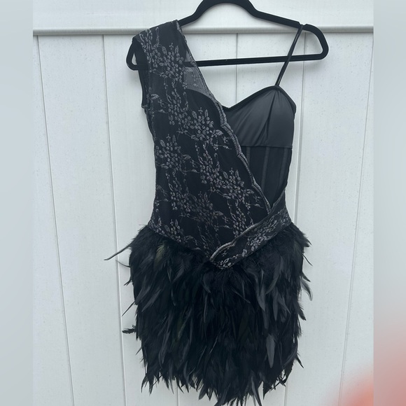 Bebe‎ Formal dress with feathers sz xs - Picture 1 of 8